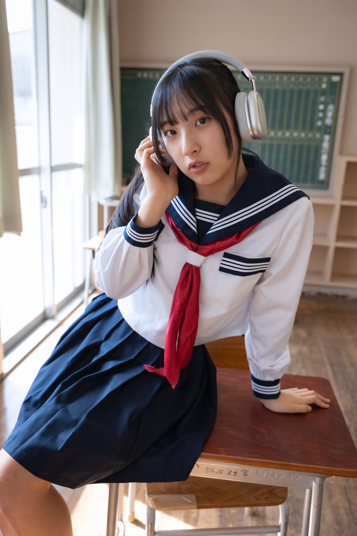 藍染木玉ピアス(1.0cm玉) 金古美 | Lacycle mall（ラシクルモール）