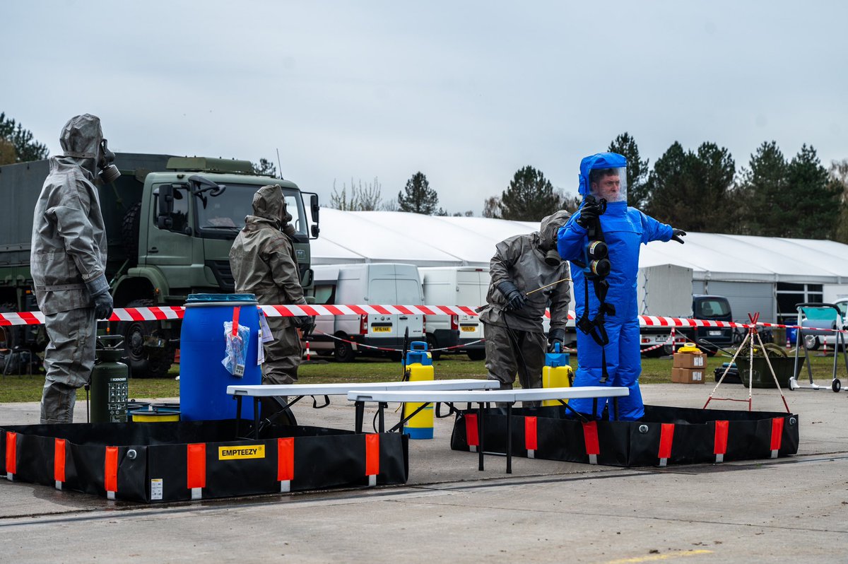 Op Nationaal Trainingscentrum in Vught is een CBRN-oefening gestart. Deelnemers uit 6 landen bundelen hun krachten om chemische, biologische en radiologische bedreigingen te bestrijden. Van warfighting tot het delen van best practices, de oefening draait om samen leren en groeien