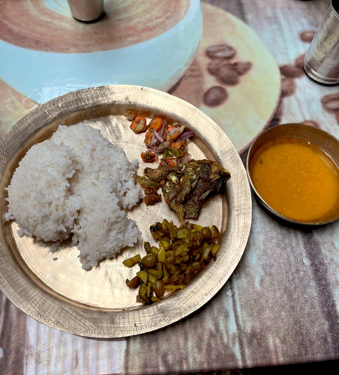 DogtorLuna's tweet image. মচুৰ দালি ,মাছৰ ভাজি, সৰু আলু আৰু চালাদ ৷
#postwork #luncheon #ruralvisits #clientshome