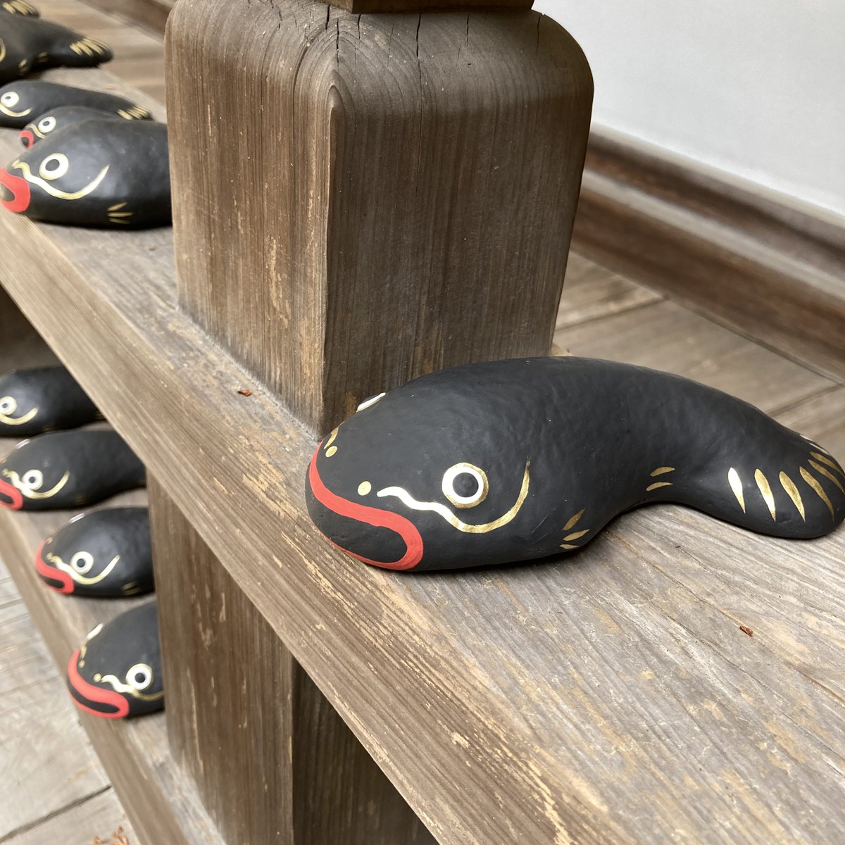 「三重県伊賀の大村神社さんにお参りしてきました。大きなナマズの張り子さんを奉納かわ」|ひよぷこのイラスト