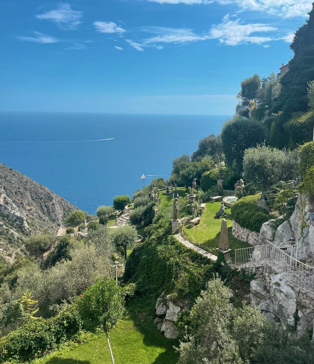 🇫🇷Le Château de La Chèvre d'Or a réouvert ses portes pour la saison ! 🤩☀️💙 . . . 🇬🇧Château de La Chèvre d'Or has reopened its doors for the season ! 🤩☀️💙 . . . 📸alijnewton (IG) #Eze #Ezevillage #CotedAzurFrance #ExploreNiceCotedAzur