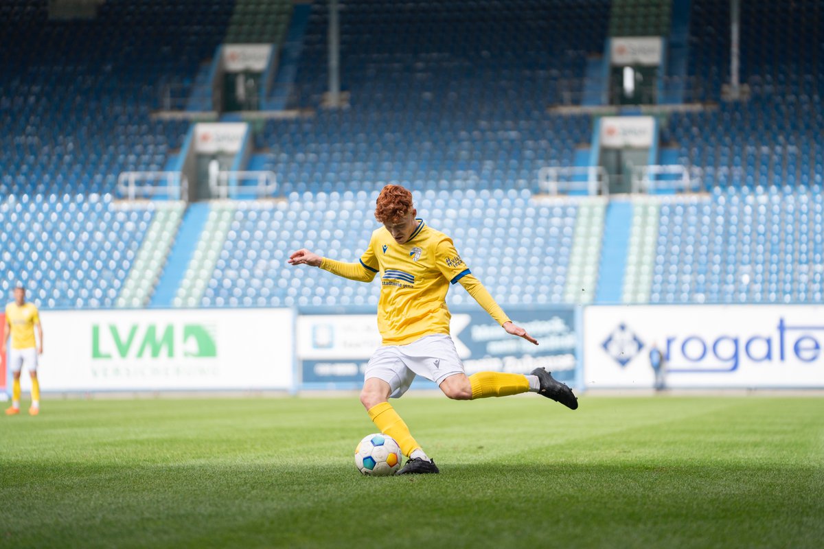 fccarlzeissjena's tweet photo. 28'
Der FCC ist jetzt ganz klar Herr im Hause, Hansa hat den Rückstand noch nicht verdaut.
0:1 #FCHFCC https://t.co/cYYfLOHKzJ