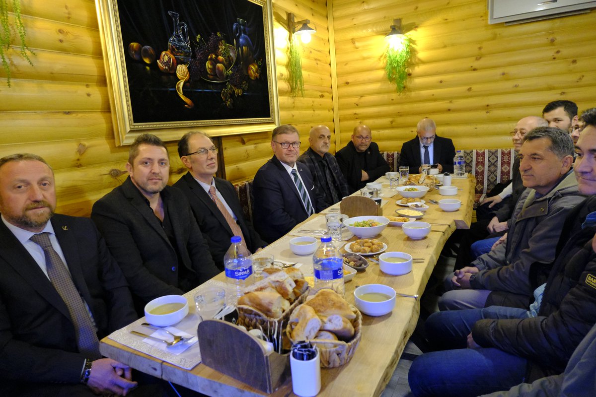 Orucumuzu esnaf ve vatandaşlarımızla birlikte açtık. İftar sonrası hedeflediğimiz Samsun hakkında bilgi paylaşımında bulunduk. Pazar günü yapılacak seçimler için destek talep ettik.
Samsun için en doğrusu Adem Güney!