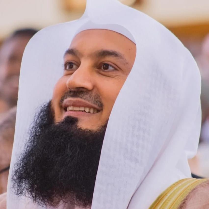 Mufti Menk berpesan : 'Kamu adalah manusia dan kamu akan berasa sedih, kamu manusia yang sedang menghadapi kesulitan dan mungkin kesulitan itu sangat berat untuk ditanggung lalu Allah berkata,