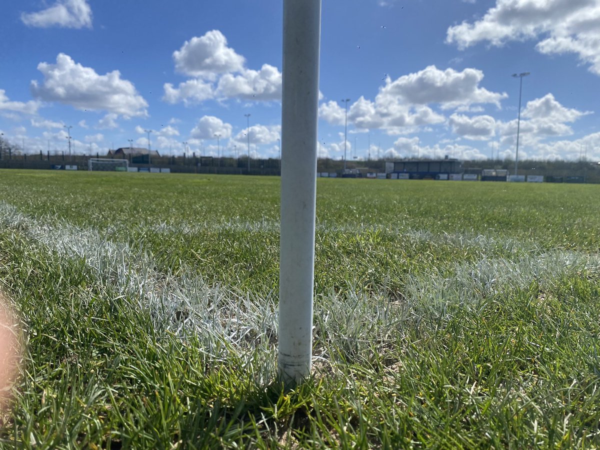 CrayValleyPM's tweet photo. Good afternoon from a sunny Bodymould Mattresses Stadium where #TheMiller prepare to face @thebearsbbhfc
Team news from the changing room will follow shorty!
#COYM https://t.co/dB7qscIGwS