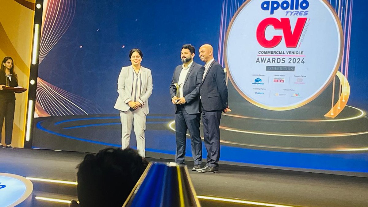 ETBIndia's tweet photo. VECV shines bright at the Apollo CV awards, showcasing excellence in innovation and performance. We are setting new standards in the commercial vehicle industry.
#ApolloCVAwards2024 #ApolloAwards #EicherInnovationDrive #DrivingInnovationWithEicher #EicherMilestones
#CVLeader https://t.co/XdWYRqYouj
