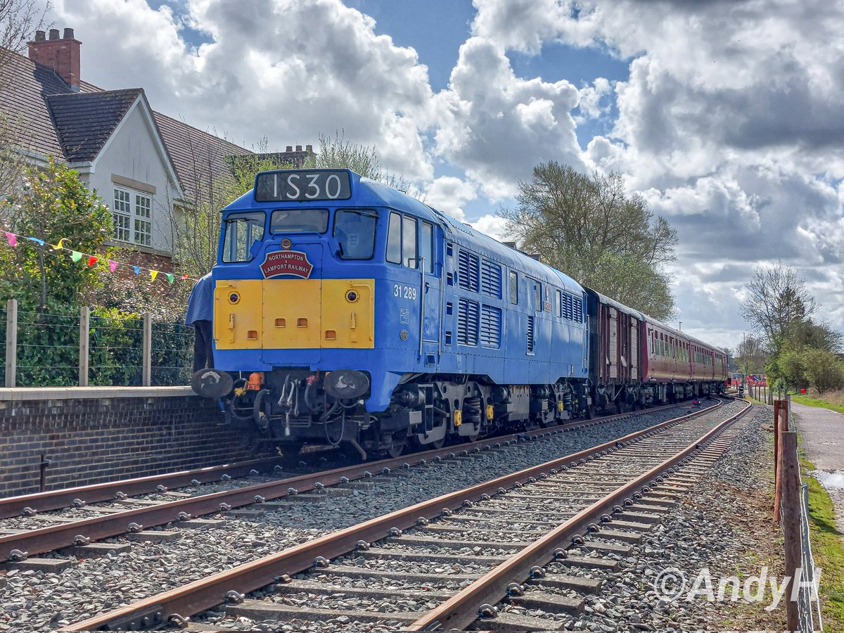 Big day at @NLRailway today, the official opening of the extension to Boughton station. 31289 waits at the head of the first departure from the new station, the 11.30 to Pitsford & Brampton, for VIPs & invited guests. #NLR #Class31 #HeritageDiesel 30/3/24