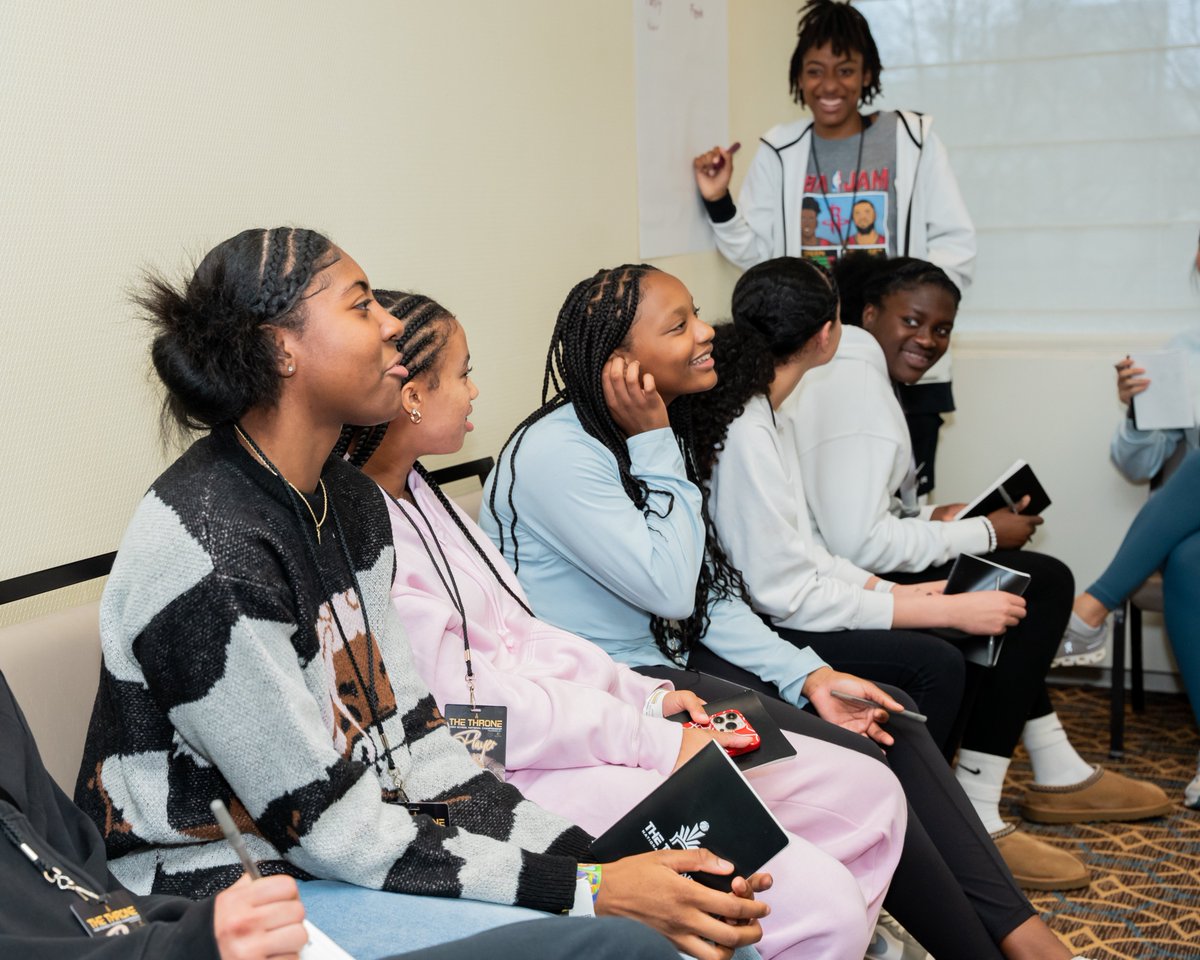 At @TheThroneHoops, all teams took time off the court to participate in a series of basketball-themed workshops crafted to prepare them for the next stage of their careers 🙌 The workshops focused on financial literacy, health and wellness, time management, brand integrity, and