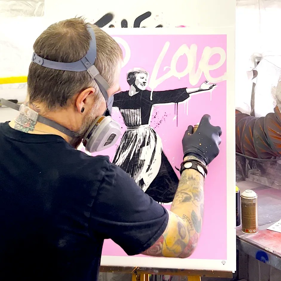 JJ Adams Spring Collection is now available, and we.. Want It All 😉 👑 

#jjadams #jjadamsart #Queen #iwantitall #FreddieMercury #digitalart #urbanart #streetart #originalart #limitededition #live