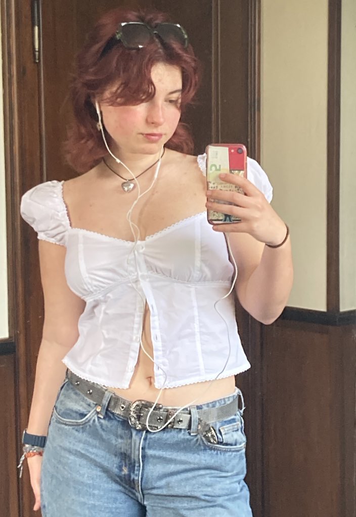 ✩ stella ✩ reading tgr!! tweet media