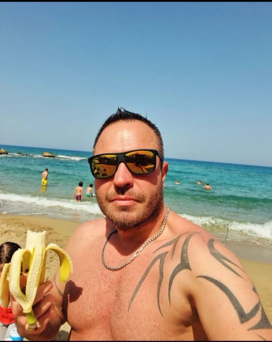 Banane im Mund am Strand...eigentlich Frauen Sache 🤔🤔🤔  #banane #banana #beachboy #cyprus #zypern #beachtime<a href="/tag/beach"class="tags"><span>#beach</span></a><a href="/tag/banana"class="tags"><span>#banana</span></a><a href="/tag/beachtime"class="tags"><span>#beachtime</span></a><a href="/tag/cyprus"class="tags"><span>#cyprus</span></a><a href="/tag/beachboy"class="tags"><span>#beachboy</span></a><a href="/tag/banane"class="tags"><span>#banane</span></a>