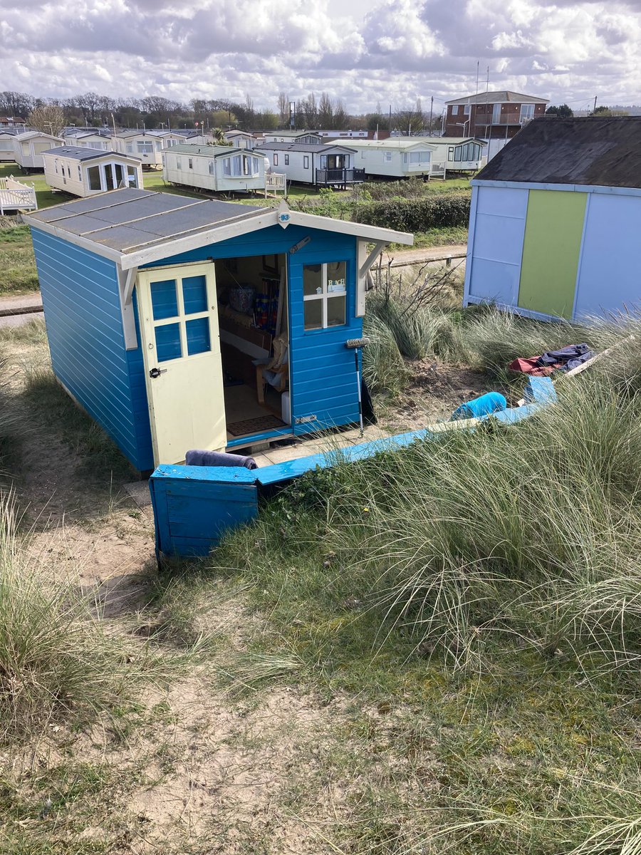 Beach hut maintenance day 👍 Bring on the summer. Surprise how busy the Heacham area is today, I know it’s Easter Saturday, but it is still only March (just).