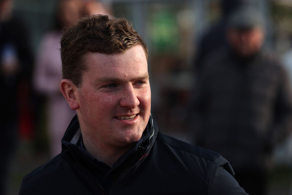 🏇@CianCollins16's mare EFFERNOCK FIZZ shows the will to win in the Listed RYBO Handicap Hurdle under Carl Millar (7). Congratulations to local Meath owner-breeder Tommy Sheridan.