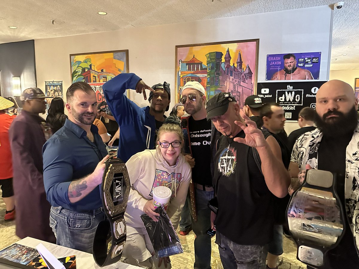 Dick Williams making people’s day at <a href="/SquarCircleExpo/">SquaredCircleExpo</a> <a href="/SmashMouthWWT/">Wrestle With This</a> <a href="/RavishingAnton/">Ravishing Anton 💋</a> @DeionFreeman <a href="/StonePayneProd/">Payton Payne</a> <a href="/WWTLaw/">TheLawWWT</a>