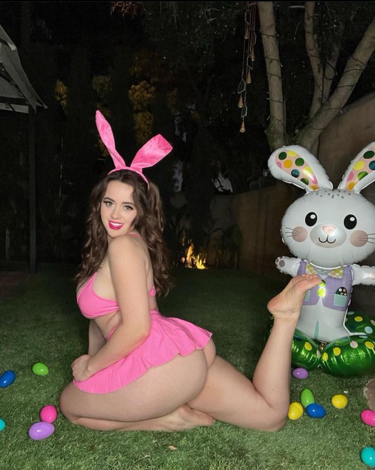 Am I your favorite bunny 🩷🩵💜 https://t.co/Zvf76yDvja