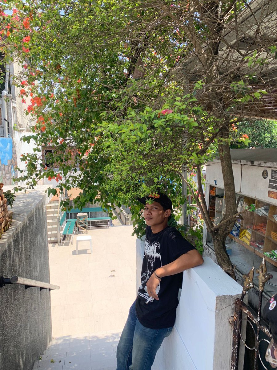 Redovanhand's tweet image. @Redovanhand 𝚋𝚞𝚊𝚝 𝚕𝚊𝚑 𝚜𝚎𝚙𝚎𝚛𝚝𝚒 𝚌𝚘𝚗𝚝𝚘𝚑