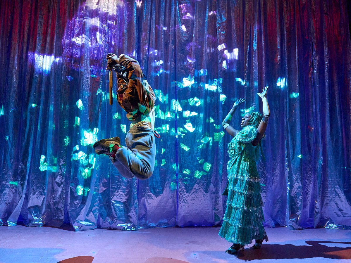 ‘Effectively a retro pop opera for young audiences, this show is both lively & energetic’ ★ ★ ★ ★ for #TheOdyssey at the @Unicorn_Theatre @SusanElkinJourn musicaltheatrereview.com/the-odyssey-un…