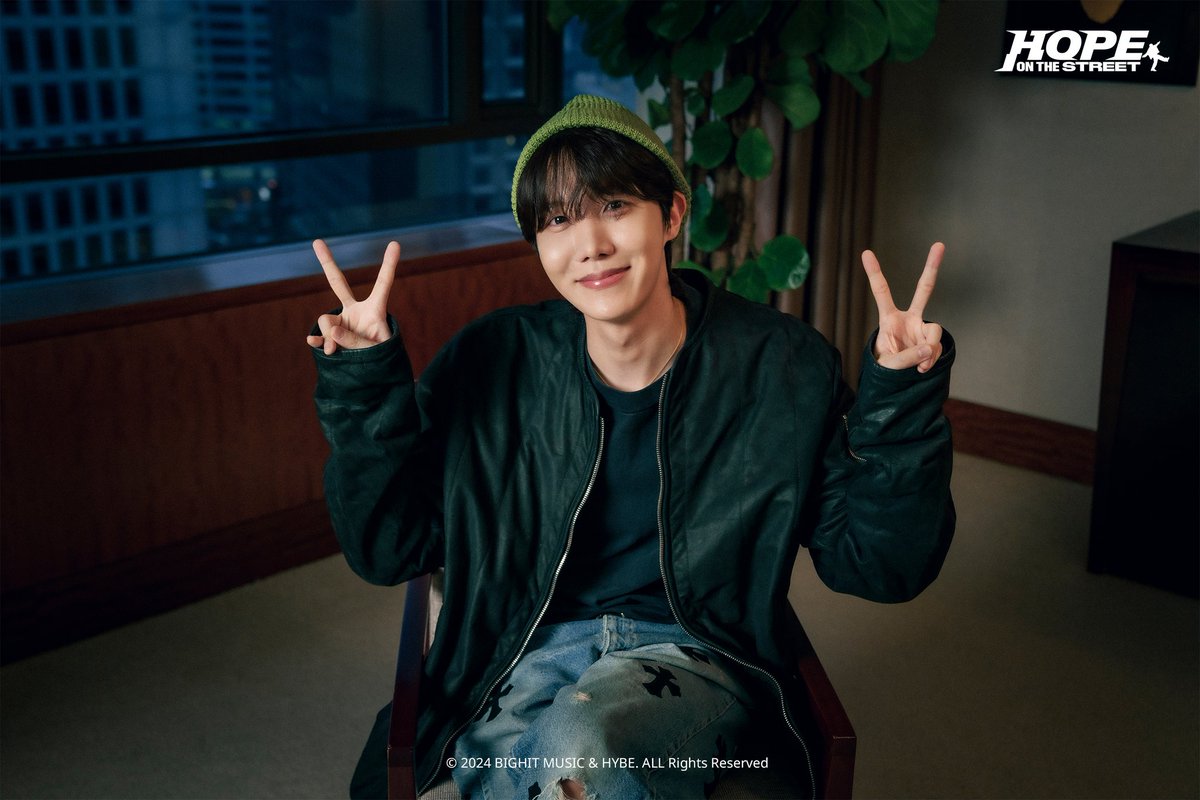 BTSun_hee's tweet photo. [📸]

Nuevas imágenes de #JHOPE sobre el detrás de escenas de "Hope on the Street".

• https://t.co/OjEyy9RZmy

@BTS_twt #BTSARMY #BTS #방탄소년단 #HOPE_ON_THE_STREET https://t.co/oMQvpHyj4M