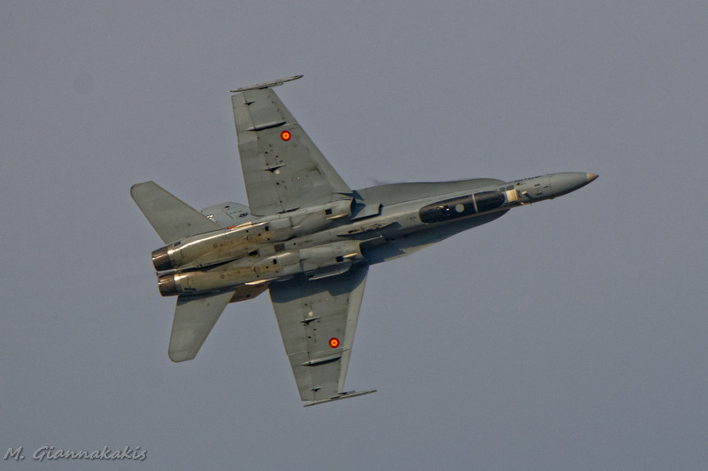 MyronGian's tweet photo. The Ejército del Aire y del Espacio (Spanish Air and Space Force) will participate at Iniochos 2024 with EF-18 Hornet
Note the fake-canopy painted on the underside of the aircraft
#Hornet #spanishhornet #F18 #EF18 #boeing #bellyview #multinationaltraining #fakecanopy #LERX https://t.co/fFu6f06oO8
