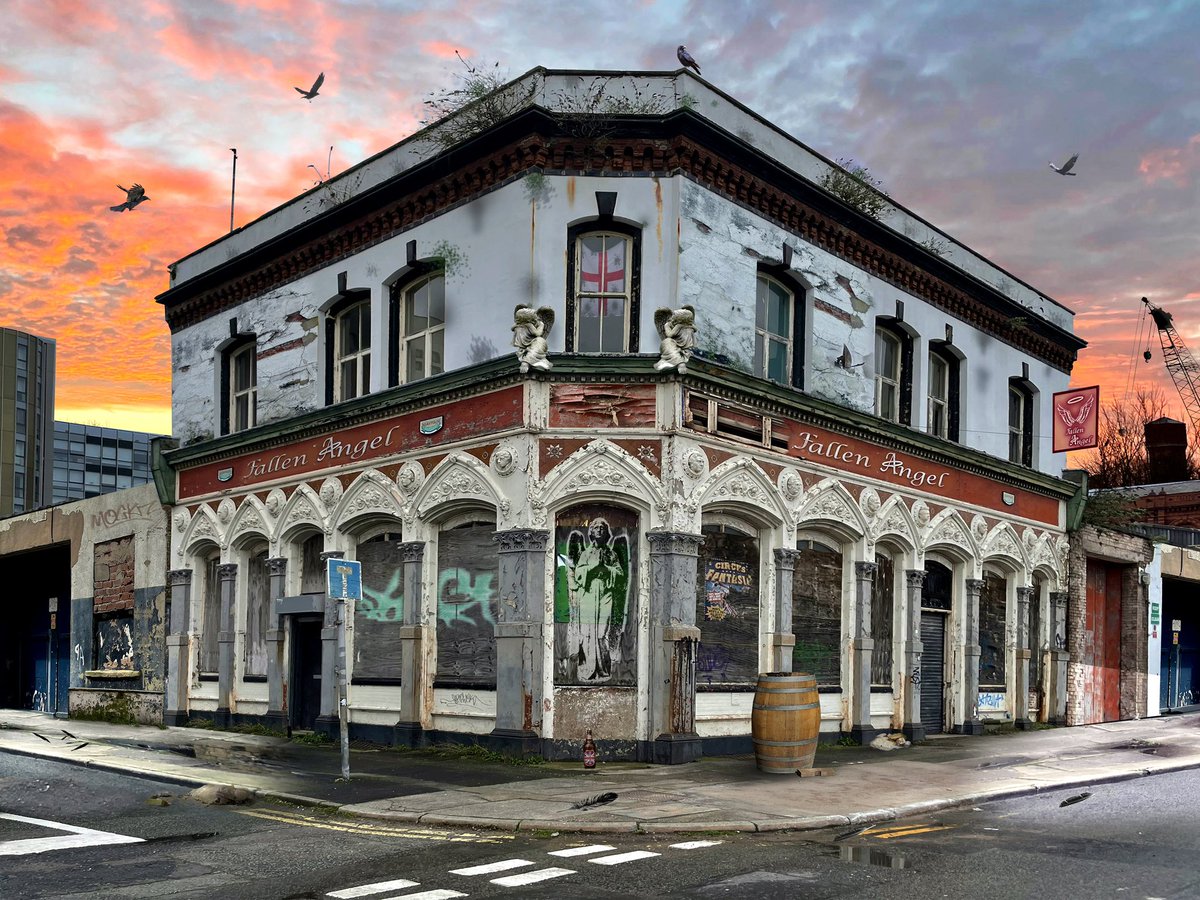 ‘Fallen Angel’ #UKPubs #DeadPubs #UrbanDecay #UrbanArt #UrbanPhotography #Abandoned #Derelict #Urbex #UKPhotography #UrbanLandscape @GrimArtGroup 🪶