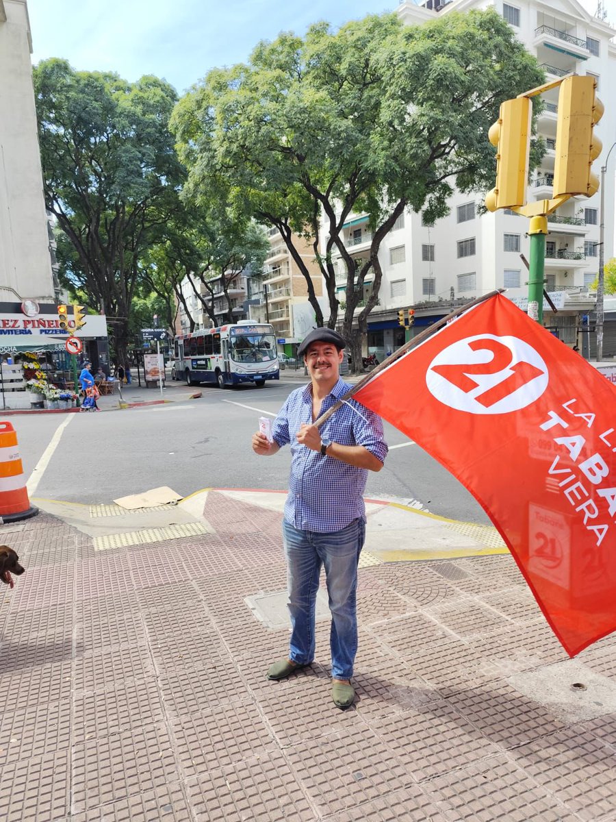 turcoifran's tweet photo. LA 21 NO PARA!!!
Mañana de militancia y volanteada en la feria de Villa Biarritz conversando con los vecinos acerca del mejor candidato del @PartidoColorado!
SERÁ VICTORIA ✌🏻🚩💪!!!
#Lista21 #LiderazgoParaElCambio #PresidenteTabaré https://t.co/T8YneiJizX