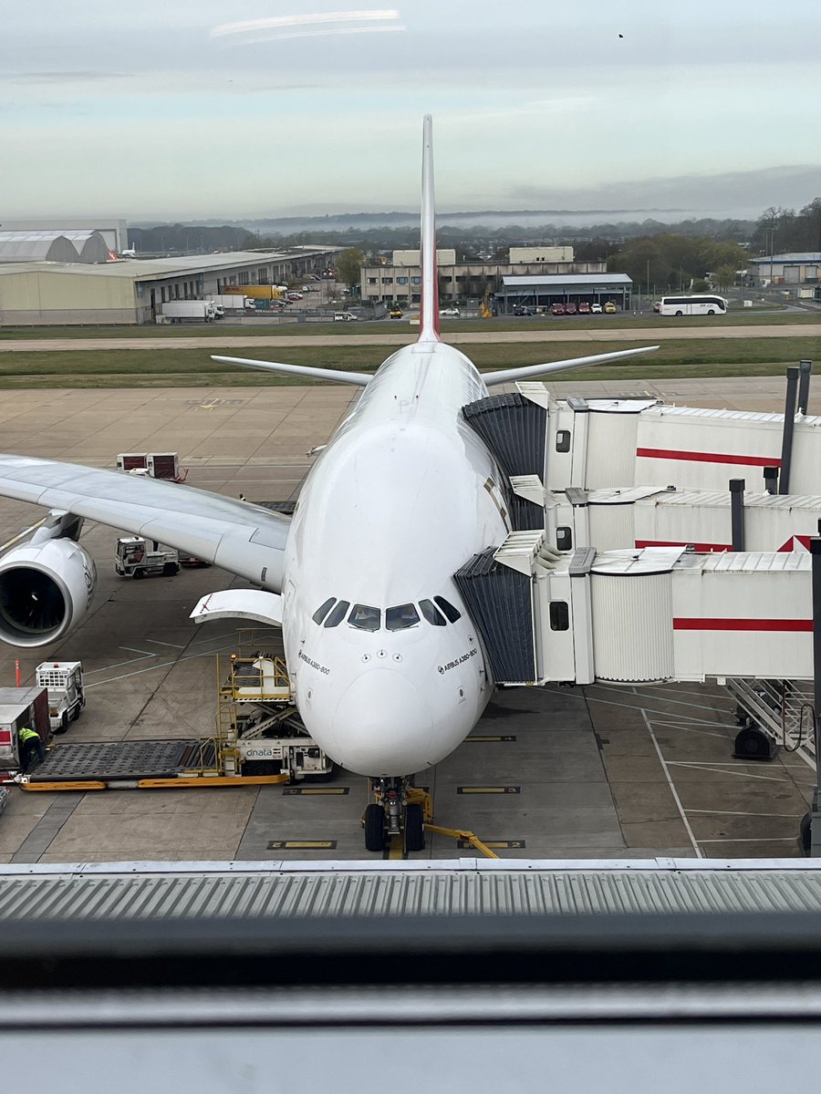 Three jet bridges to disgorge pax from this EK whale at LGW! That’s the way to do it! #doorstomanual