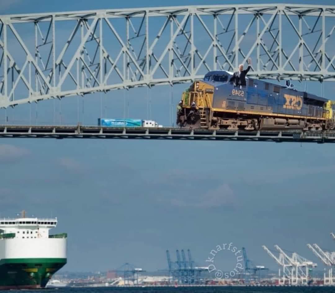 lombardocory2's tweet image. #scrantonjoe taking the #train across