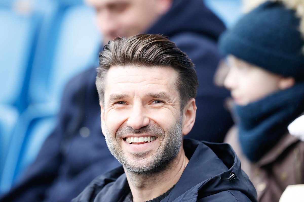 lnstantFoot's tweet photo. Luka Elsner, coach du Havre, s'est exprimé sur sa gestion du Ramadan : 

« On a une approche ouverte concernant le ramadan, dans le sens où nous accompagnons les joueurs qui le respectent. (...) 𝗦𝗲𝘂𝗹𝗲 𝗹𝗮 𝗽𝗲𝗿𝗳𝗼𝗿𝗺𝗮𝗻𝗰𝗲, 𝗾𝘂𝗲 𝗰𝗲 𝘀𝗼𝗶𝘁 𝗲𝗻 𝗺𝗮𝘁𝗰𝗵 𝗼𝘂 𝗮̀ 𝗹'𝗲𝗻𝘁𝗿𝗮𝗶̂𝗻𝗲𝗺𝗲𝗻𝘁, 𝗰𝗼𝗺𝗽𝘁𝗲. 𝗟𝗲𝘀 𝗷𝗼𝘂𝗲𝘂𝗿𝘀 𝘀𝗼𝗻𝘁 𝗹𝗶𝗯𝗿𝗲𝘀 𝗱𝗲 𝗷𝗲𝘂̂𝗻𝗲𝗿 𝗰𝗼𝗺𝗺𝗲 𝗶𝗹𝘀 𝗹𝗲 𝘀𝗼𝘂𝗵𝗮𝗶𝘁𝗲𝗻𝘁, 𝘆 𝗰𝗼𝗺𝗽𝗿𝗶𝘀 𝗹𝗲𝘀 𝗷𝗼𝘂𝗿𝘀 𝗱𝗲 𝗺𝗮𝘁𝗰𝗵.

Par exemple, cette semaine, sur notre J-4, où toutes les données athlétiques dépassent les valeurs de match, il n'y a eu aucun problème. Et nous avons beaucoup de joueurs qui jeûnent. Après, il faut voir avec la répétition des efforts, mais on est sur du haut niveau, et si je me base sur mon vécu, les joueurs sont relativement aptes à gérer cette période, notamment les plus expérimentés. »

(@paris_normandie)
