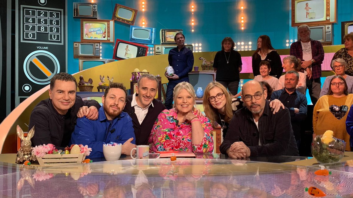 ✨Nouvelle semaine, nouveaux invités ! ⭐️ Laurence Boccolini reçoit à sa table : Laurent Luyat, @AlexRamiress, @SemounElie, Isabelle Carré, et Bernard Campan ! ⏰ Rendez-vous ce dimanche à 18h25 sur @france2 !