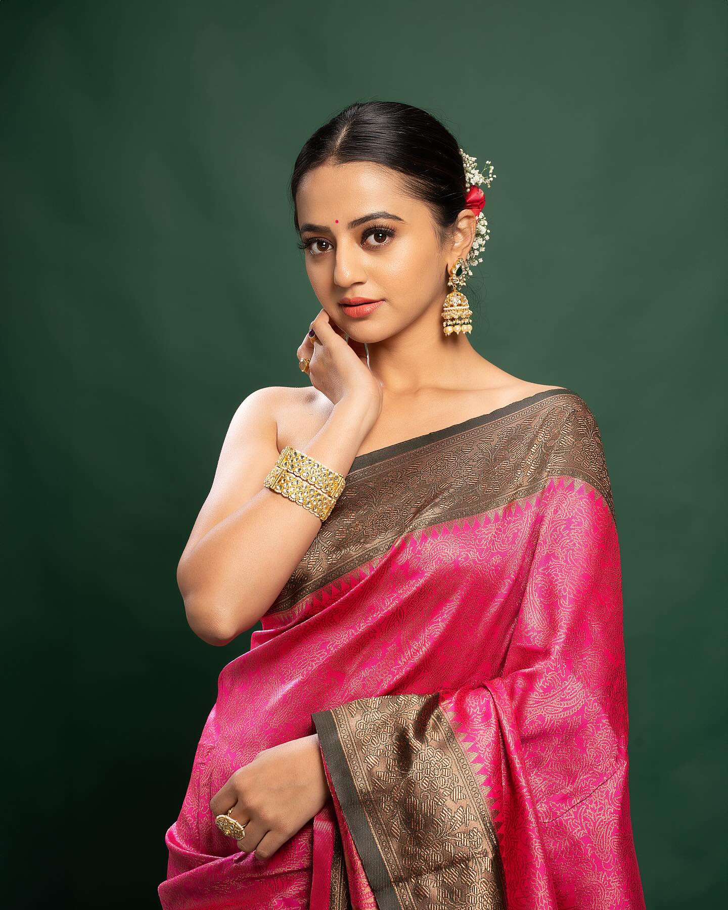 GJ76zdobIAAqght?format=jpg&name=large