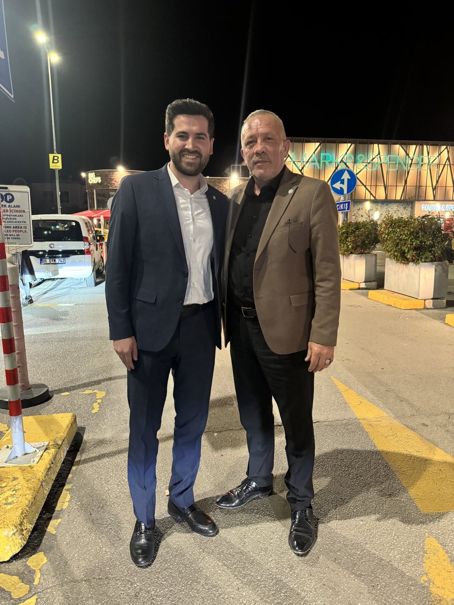 FatihKOCA04's tweet photo. Gece gündüz demeden çalışan, cesur ve cefakar yürekli teşkilatlarımızla teşekkür yemeğinde bir araya geldik.

İl Başkanımız @AkifSarperOnder ve Divanına 
Eski ilçe Başkanımız ve İl Başkan Yardımcımız Ağabeyim @hamdi_orhun ‘a
İlçe Başkanımız @zeynelacarr ve Yönetimine 
Belediye Meclis Üyesi adaylarımıza, Kadın Kollarımıza, Gençlik Kollarımıza, Gönüllü ekibimize ve Yarın sandıklara sahip çıkacak olan sandık görevlilerimize çok teşekkür ediyorum.

Sincan İYİ olacak ☀️ 
Zafer Bismillah 🇹🇷