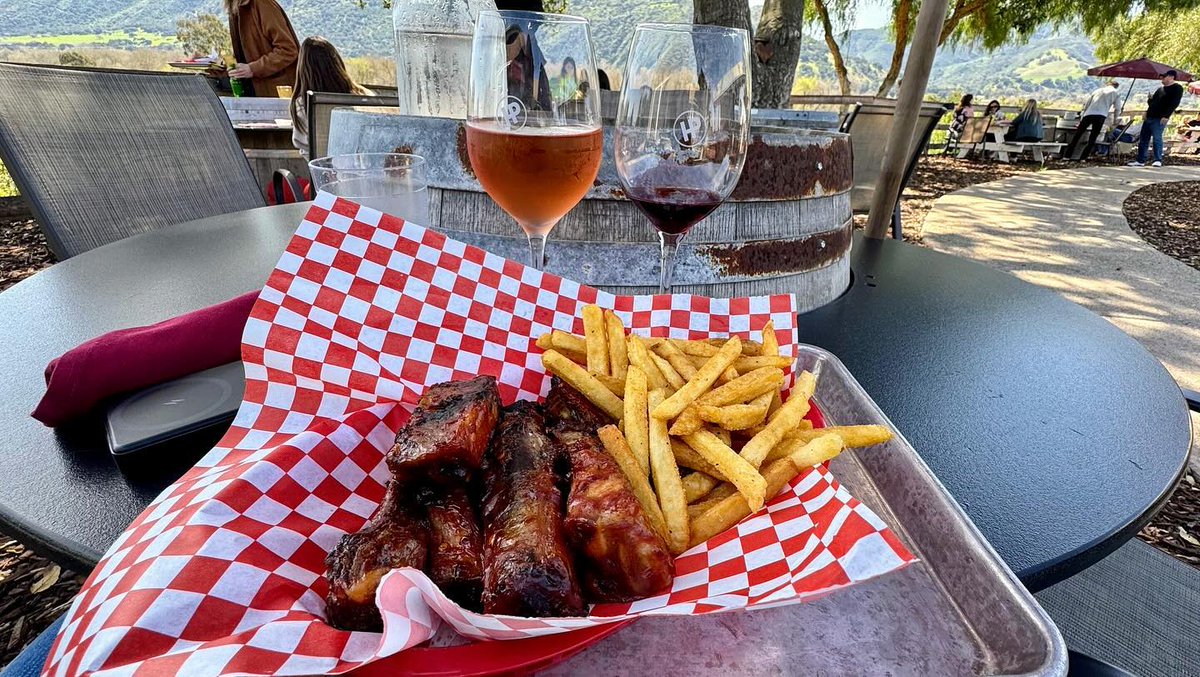 Ribs & wine! #YesPlease #HP2 #Hitchingpost2 #buellton 📷 @dentonbryan