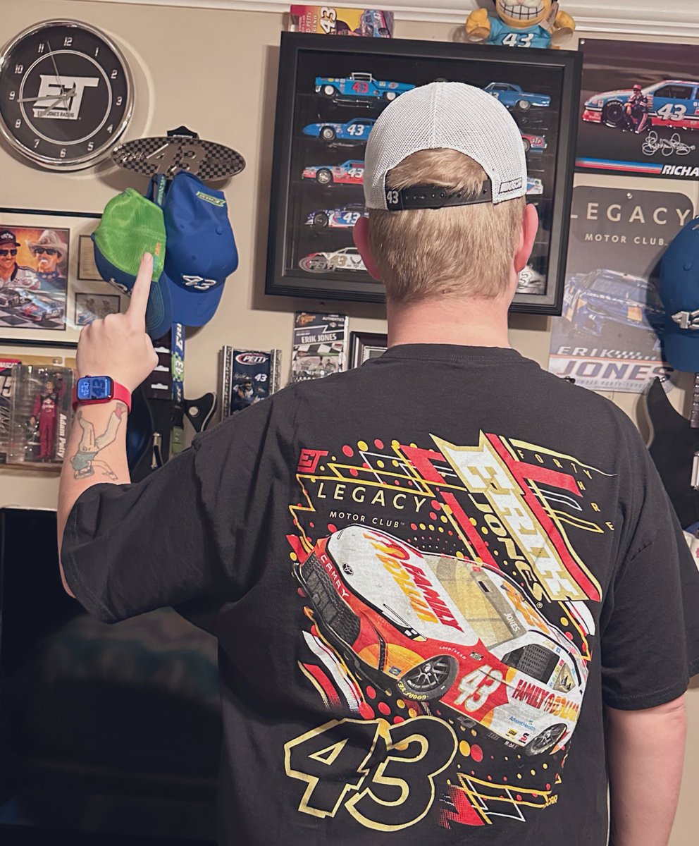 GarfieldTeacher's tweet photo. That Petty and @LEGACYMotorClub pride!! #support43 @Erik_Jones @therichardpetty @kylepetty https://t.co/Nao1ICELSG