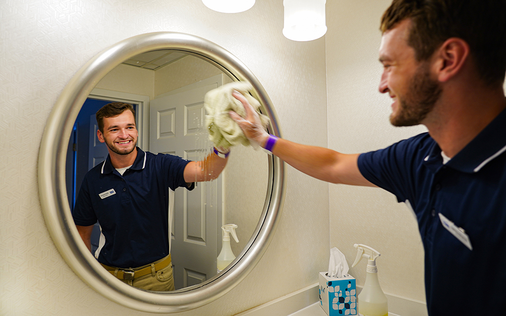 🏨 As we gear up for the 2024 season, we're looking for Room Attendants & Housekeepers to join our Cedar Point Resorts team! Enjoy: 🕘 Daytime work shifts 📅 Flexible schedules 👔 Available leadership training 🎟️ FREE park tickets & more! APPLY NOW: bit.ly/4c2ufzK