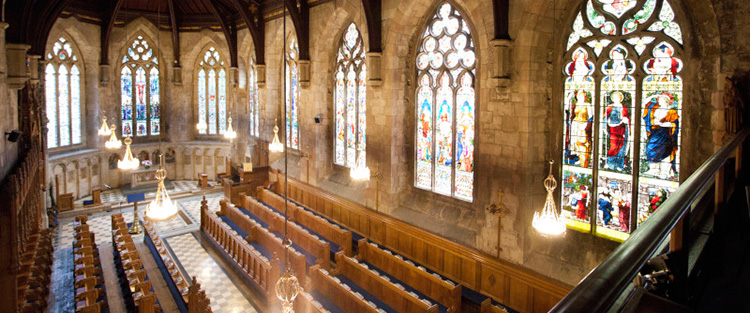 🎻Easter Sunday, 31 March – St Salvator’s Chapel 11am University Service (sung by St Salvator’s Chapel Choir) 5.30pm Evensong (sung by St Salvator’s Chapel Choir) Music including: Howells St Paul’s Service andWesley Blessed be the God and Father #MusicinStAndrews #ChapelChoir