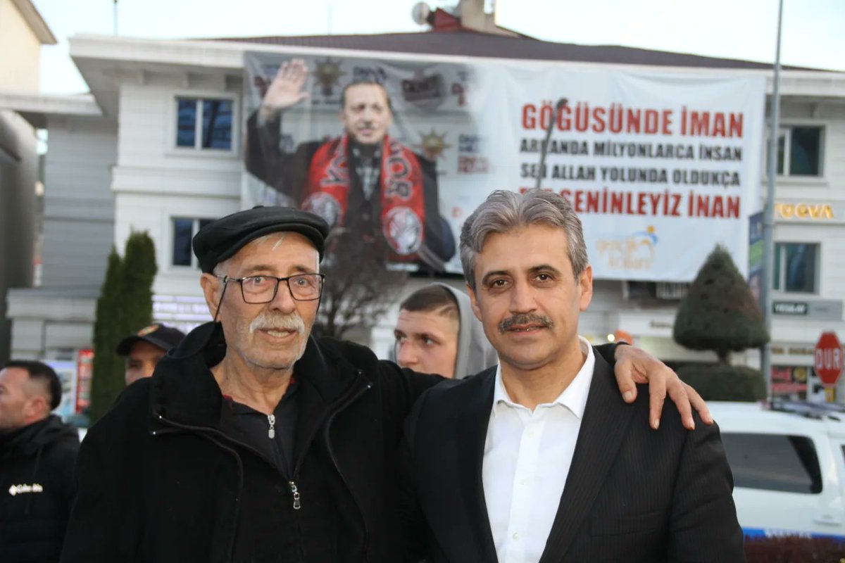 celalkose66's tweet photo. GÖNLÜMÜZ BİR SOFRAMIZ BİR

Hemşehrilerimizle Cumhuriyet Meydanı'nda Gönül Soframızda hemşehrilerimizle beraber iftarımızı yaptık.

Yüce Mevla'm oruçlarımızı ve dualarımızı kabul, birlik ve beraberliğimizi daim eylesin.

#YozgatBelediyesi https://t.co/S1qr2K6tTg