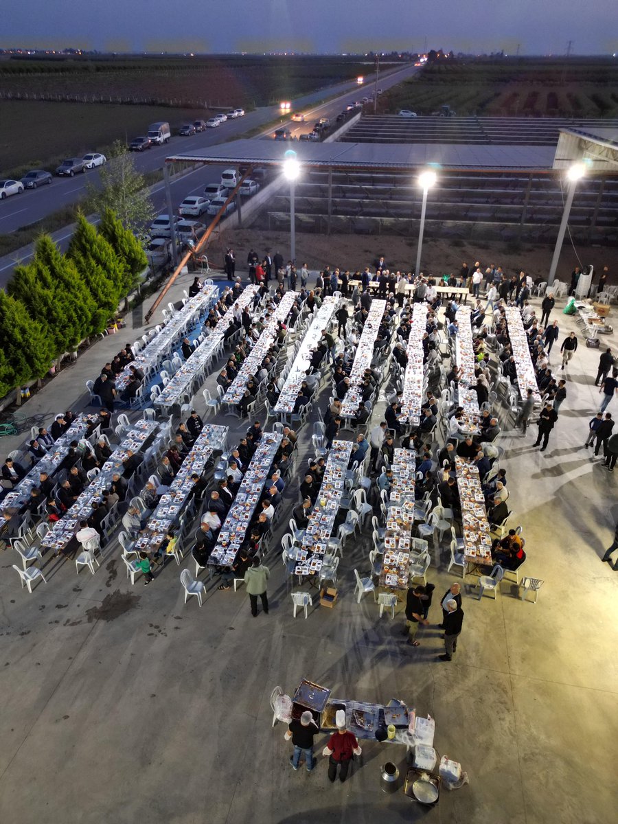 AK Parti Genel Başkan Yardımcımız, Parti Sözcümüz, Adana Milletvekilimiz Sayın Ömer Çelik ile birlikte Yüreğir Belediye Meclis Üyesi Adayımız Sayın Hıdır Bahçe’nin iftar yemeğine katıldık. Allah kabul etsin.