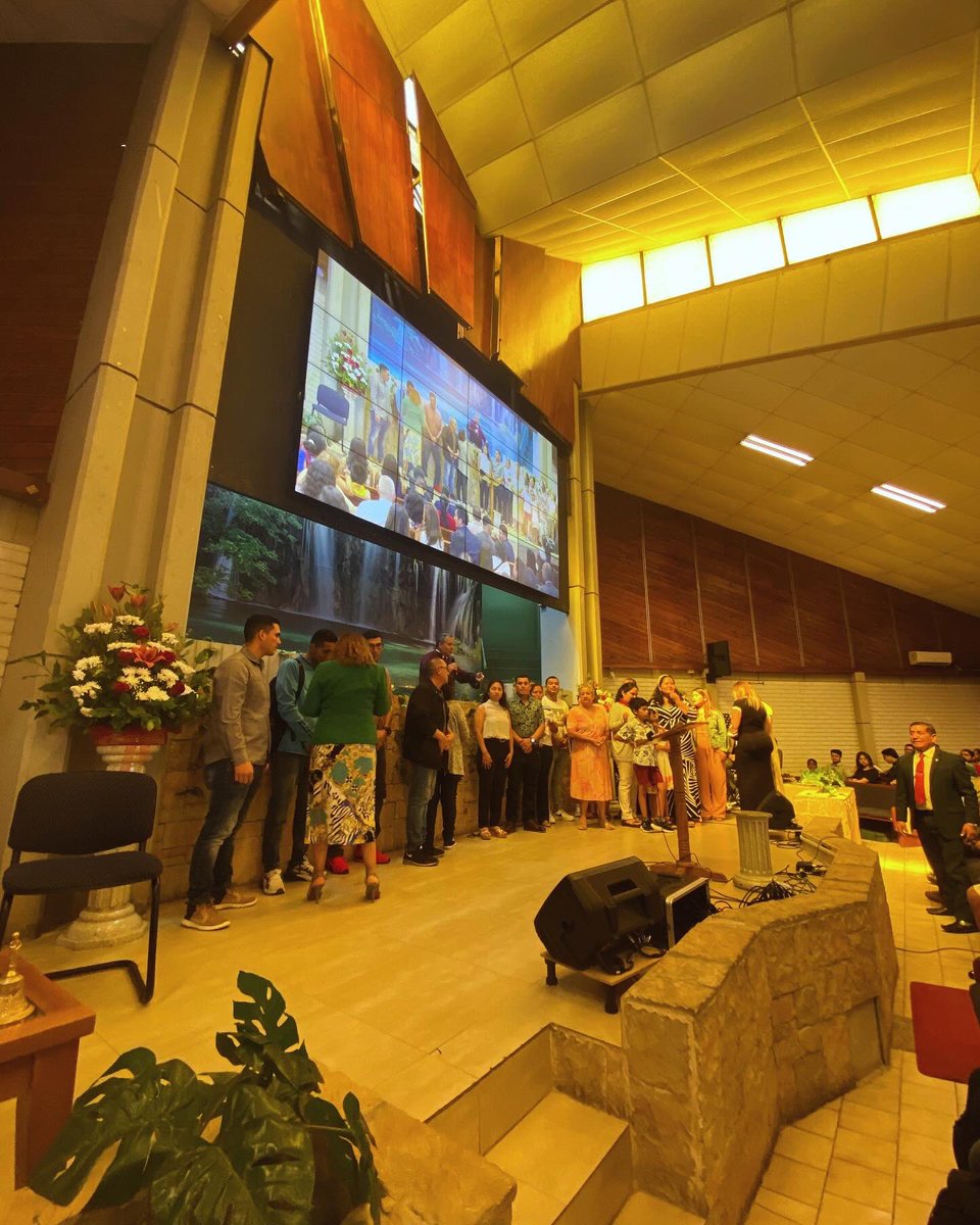 mcomted's tweet image. Finalizando Semana Santa en la I. Central de Stgo: 6 bautismo y 15 persona pasan al llamado y niños cierran campaña #SemanaSanta2024 #evangelismoiasd