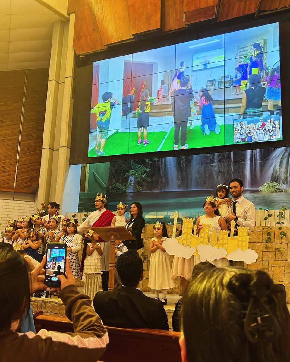 mcomted's tweet image. Finalizando Semana Santa en la I. Central de Stgo: 6 bautismo y 15 persona pasan al llamado y niños cierran campaña #SemanaSanta2024 #evangelismoiasd