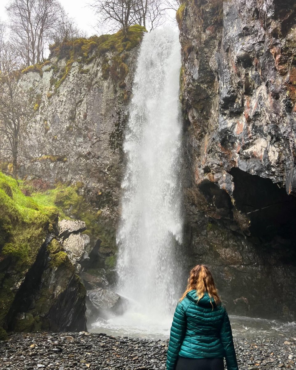 🏔️ Ready to chase waterfalls and make memories? Let's go! Feel the rush at Snowdonia's majestic waterfall! 🌿 📸: @millieelizabell #lovegreatbritain #visitbritain