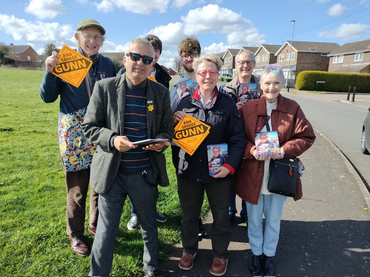 Corbychris's tweet image. Another great #libdemdoorstep in #Rushden today with @SavageGunn and the team.
