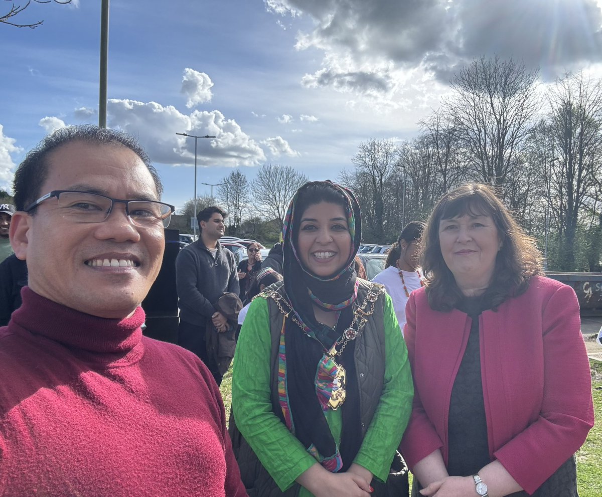 With @OxfordLordMayor Clr Lubna Arshad, and @cllrsusanbrown this afternoon at the Holi Festival of Colours! Thank you Oxford Hindu Community for the kind invitation! I am honoured to represent the Lord Lieutenant and the Oxfordshire Lieutenancy!