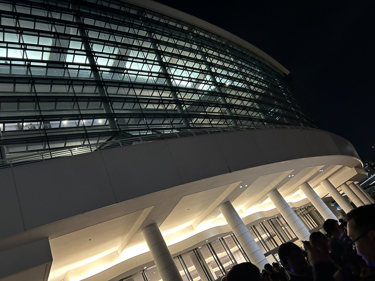 PNisNN's tweet photo. 「あくまでもオケコン、ライブじゃない」と、ブレードはもっていったけど使うつもりはなかった
だけどアンコールの歌唱ありスノハレだけは出さなきゃと思った
μ'sがスノハレ歌うなんて聞いてない！
#ラブライブオケコンday1 https://t.co/eXjGf1Z0F7