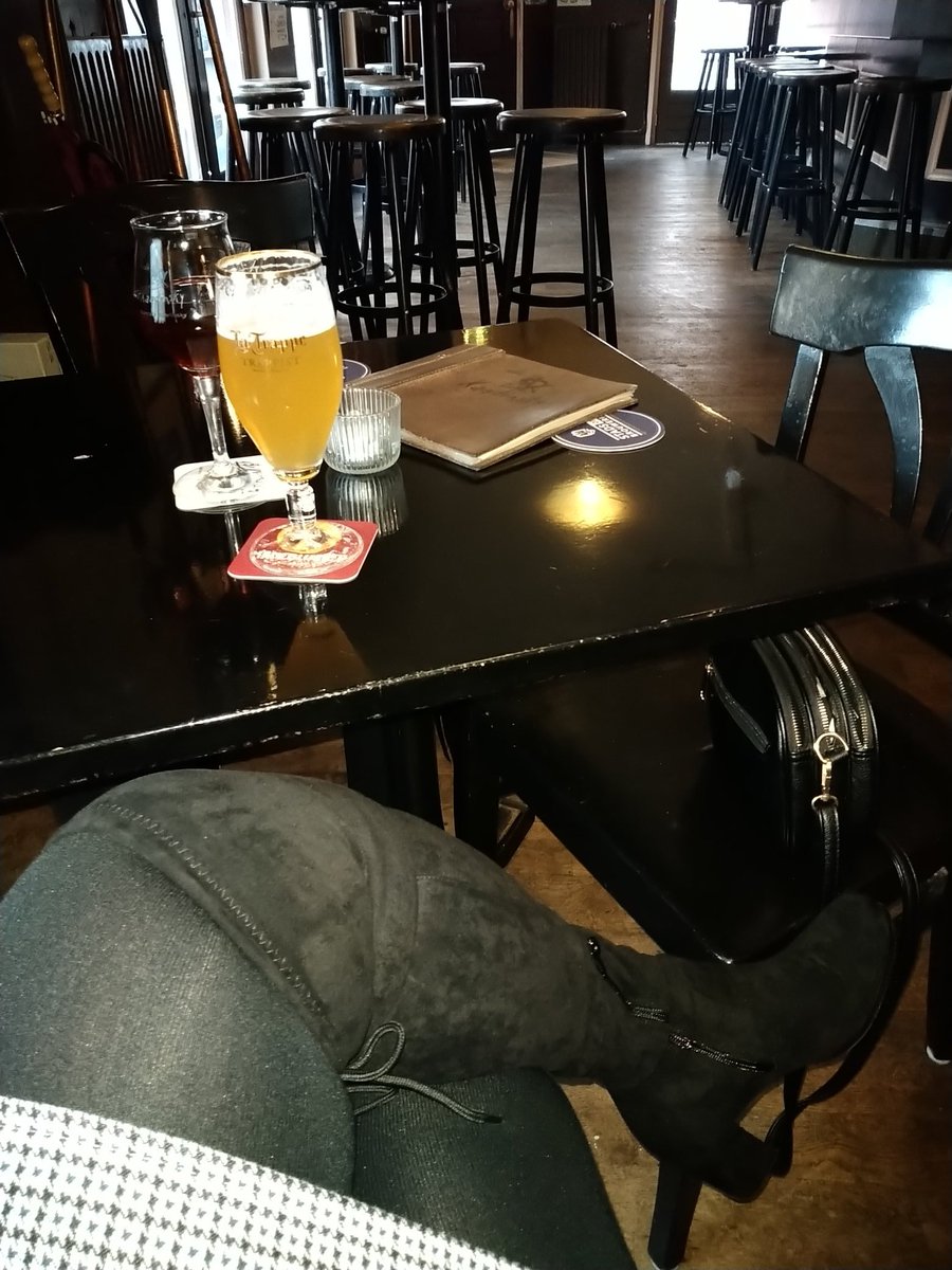 Laurina5012's tweet photo. Op onze #Tilburgse #bucketlist #dwaalgebied stond al 'n hele tijd #cafe Kandisky want daar hebben ze  veel #speciaal #bieren ook op de tap...nu samen met m'n kanjer daar ff 'n speciaal biertje drinken....#tourist in eigen #stad #013 https://t.co/SPxyu6u5Q9
