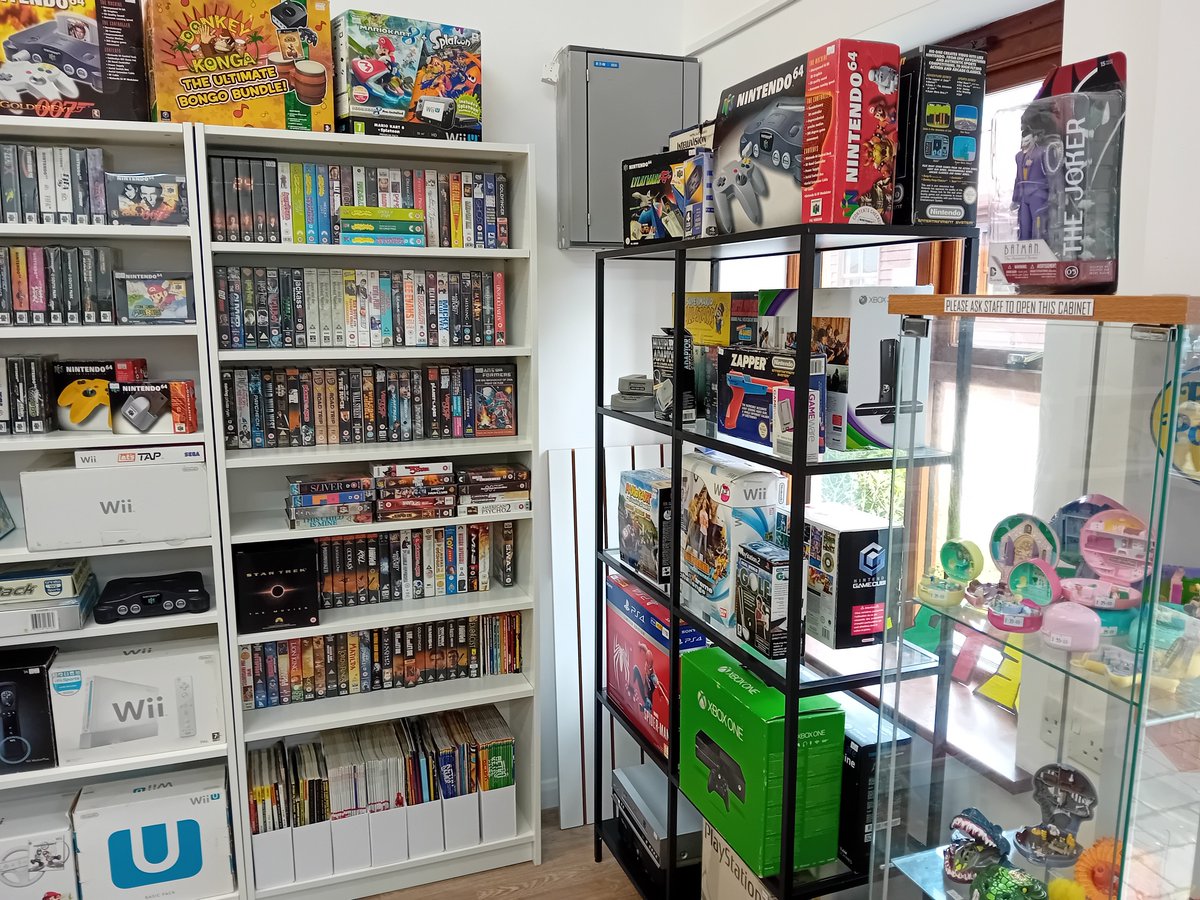 MisoRetroGames's tweet photo. What an opening day we had! 

Thank you all for the massive turnout and all the love on the first day in the new store 🤩

Today, we go again 💪 as we open from now until 5pm 

The website will remain closed as we integrate it into our new system. Stay tuned for updates 🌐 https://t.co/FhZ2QJmbGo