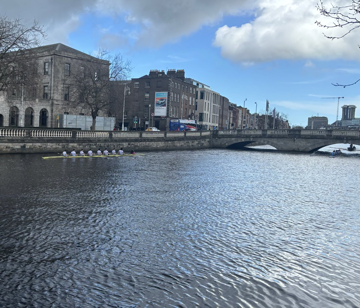 Quite a surprise, as Trinity fashion a massive lead over UCD in Men’s Novice race on Liffey today. They went on to win UCD won women’s novice title. Two senior races to come.