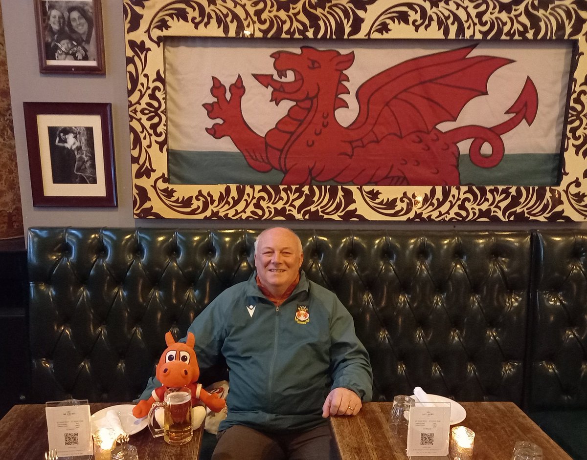 @Angharad_78 @richhugs @Cymru @Wrexham_AFC Are you still in NYC ? Try the Liberty Bar on 35th St at the back of Macy's. The landlord is from Haverfordwest, there's always a lovely welcome when you tell him you're from Wales .