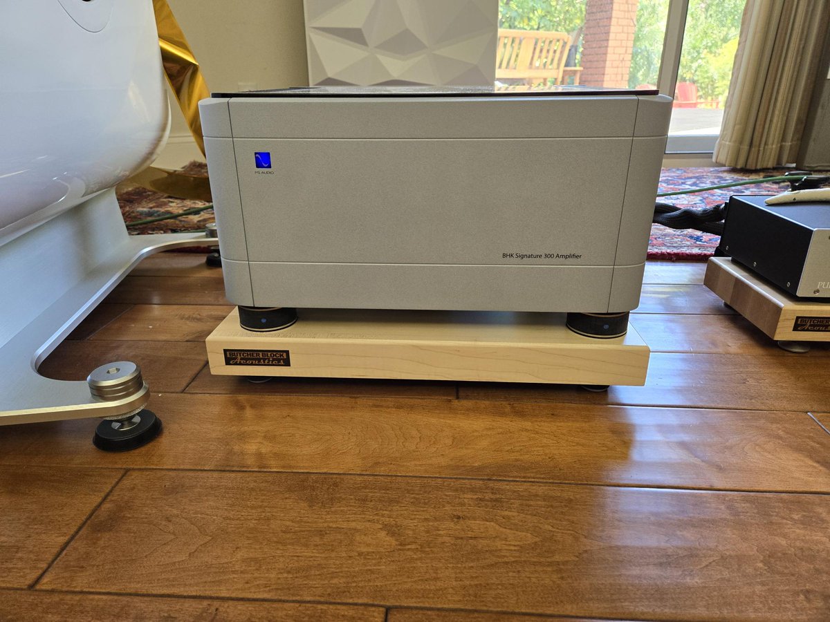 AVRoomService's tweet image. "Thanks for the EVP's- a great product. I was shocked at the improvement! I could try to describe improvement, but it was really just complete - more definition, more air, better soundstage, etc. These replaced well known &amp;amp; respected Orea Iso feet I had under all the equipment."