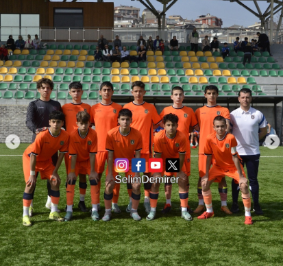 selimdemirer's tweet photo. Başakşehir deplasmanda Esenler Erokspor'u mağlup etti

#EsenlerErokspor 1-4 #Başakşehir

📸 Fotoğraflar: https://t.co/vEr4zERe7R

⚔️ @EsenlerErokspor 1-4 @ibfkAkademi 
🏆 U14 Gelişim Ligi 14. Hafta Maçı
📅 30 Mart 2024 Cumartesi
🕣 11.00
🏟 Silahtar Erok Spor Tesisleri https://t.co/opDk0PfeXI