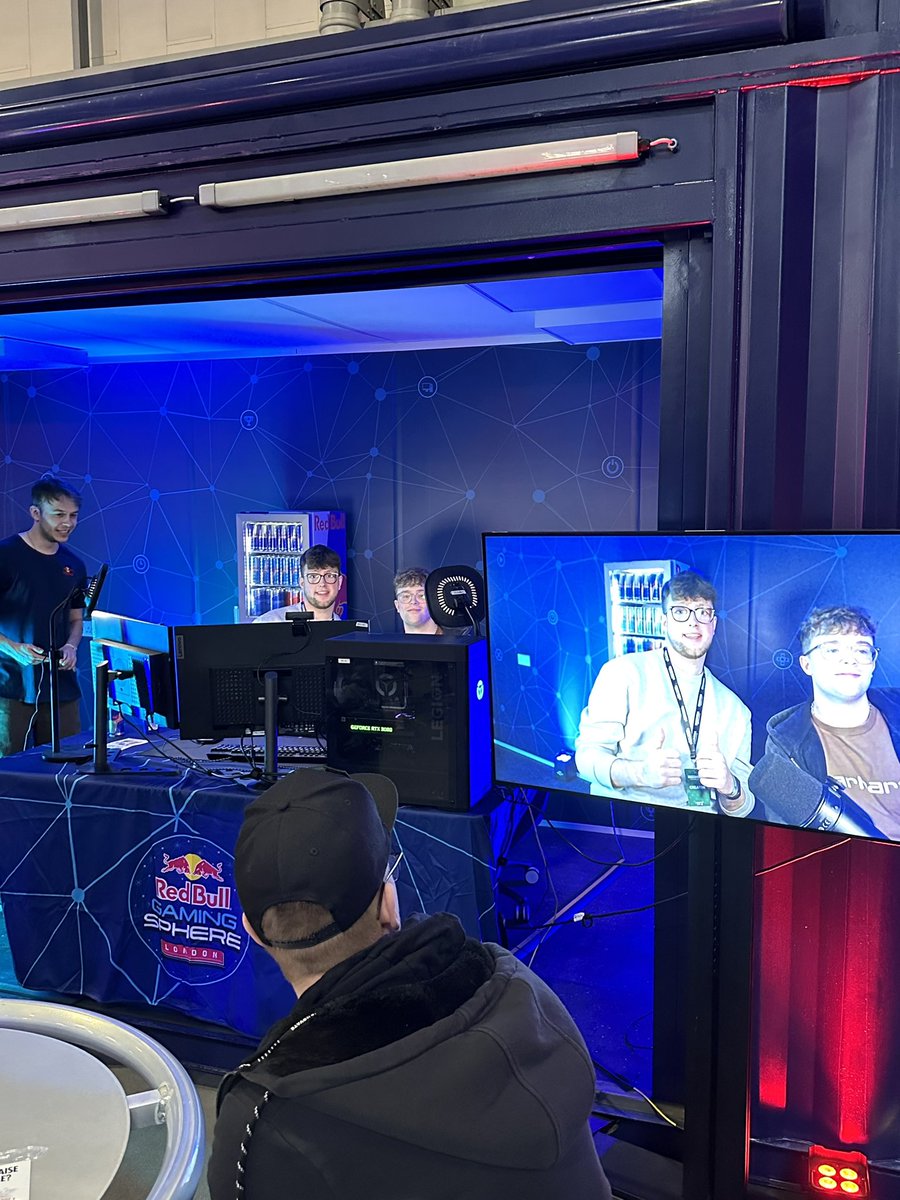 tomcornishh's tweet photo. Insomnia Stream #i72 🔴

👉🏻Live from the @redbullgaming Booth
👉🏻Bringing up viewers, gamers and Fortnite 1v1s?
👉🏻into IRL around @IGFestUK 

https://t.co/9jmCbD7GYy https://t.co/eUnou8fIvN